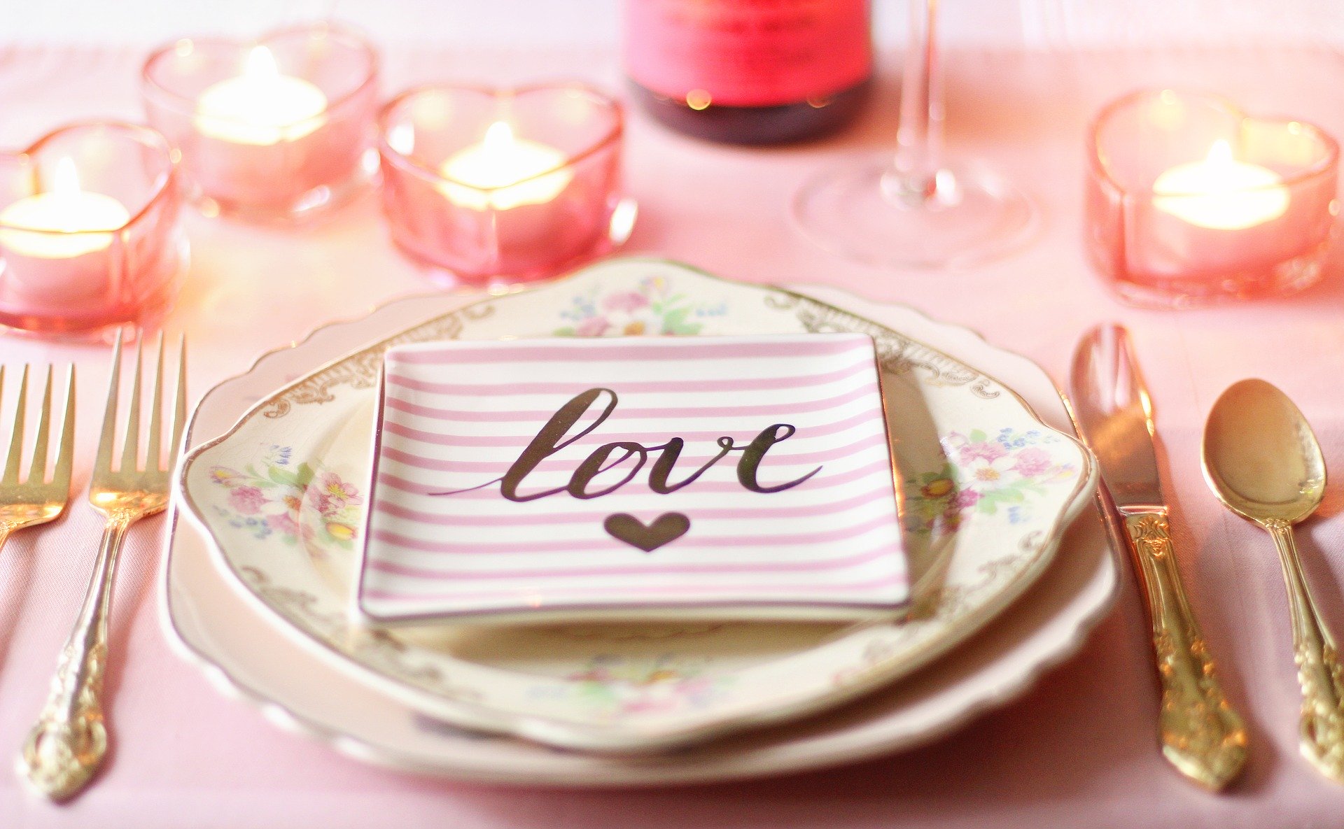 10 idei de marketing pentru Valentine’s Day la restaurant