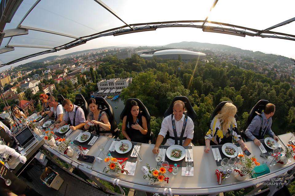 Dinner in the Sky 2015, Bucuresti // sursa foto: Facebook