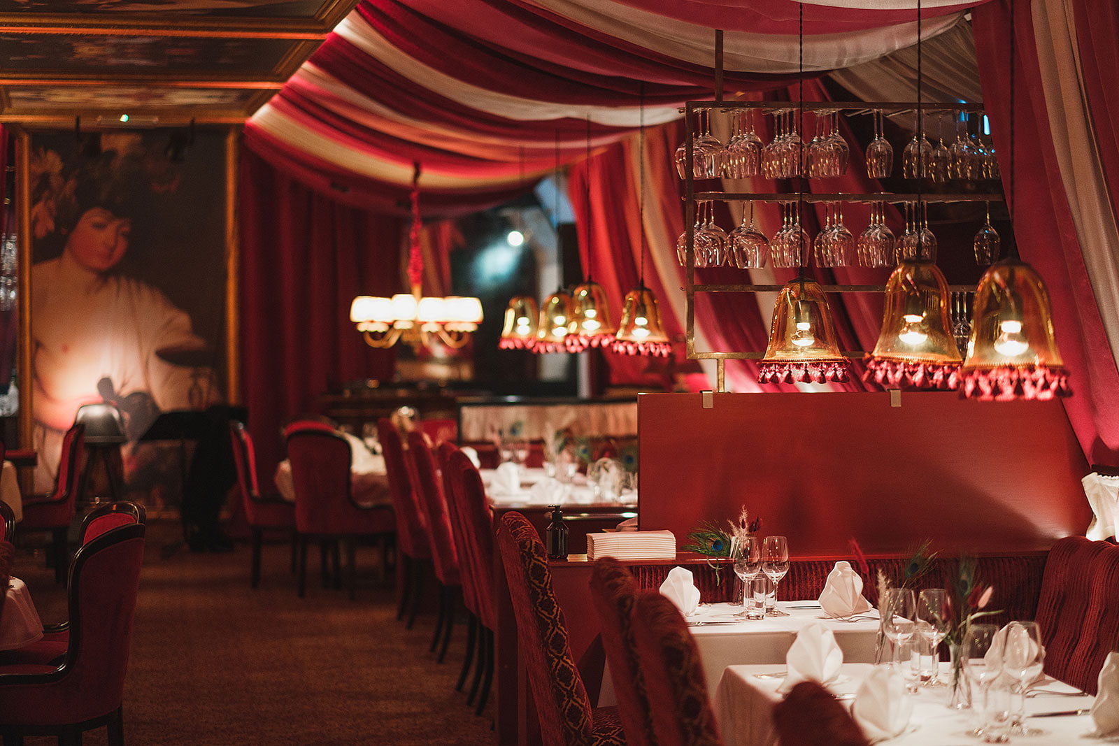 Mese rafinate și senzații pentru toate simțurile: 10 dintre cele mai romantice restaurante din Europa